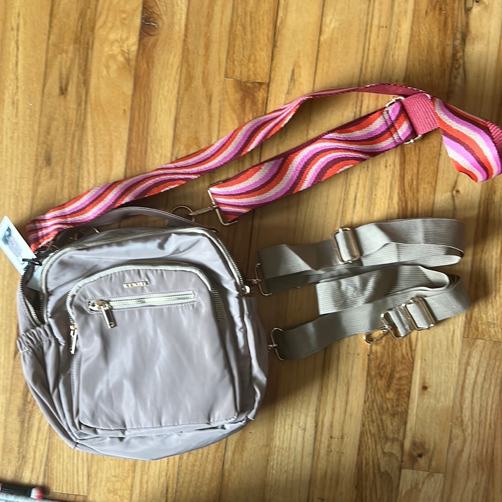 New With Tags Kedzie Aire, comes with extra strap